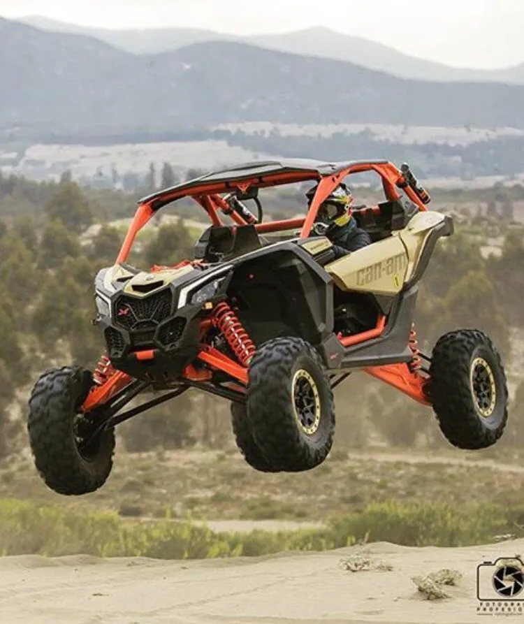 Can-Am Maverick X3 en vuelo